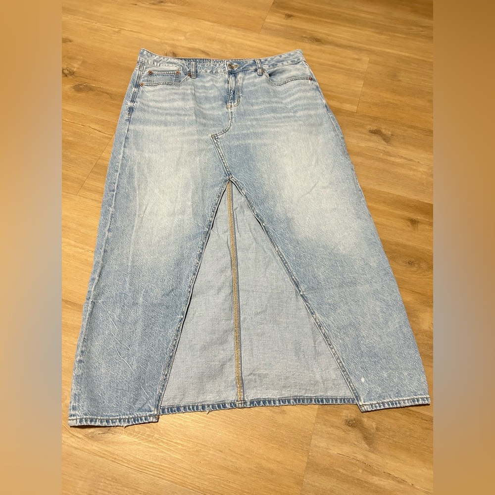 American Eagle Low Rise Maxi Denim Skirt - Picture 2 of 9